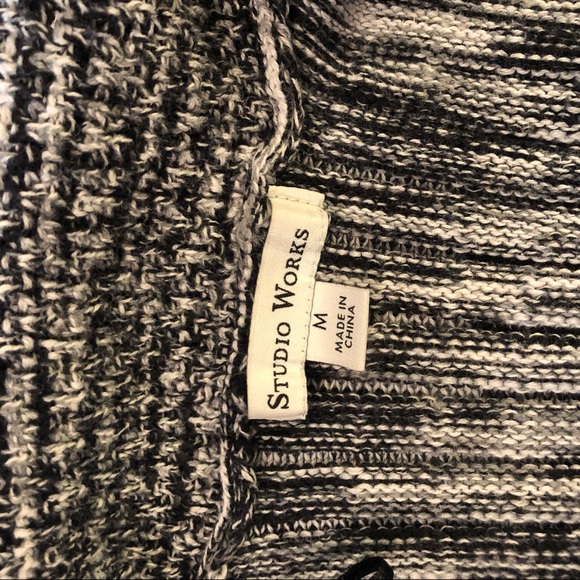 Black and white knitted open face cardigan - Picture 4 of 4